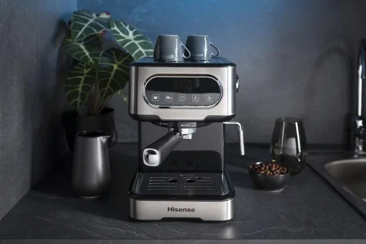 Зображення товару Кавоварка еспресо Hisense HESCM15DBK3