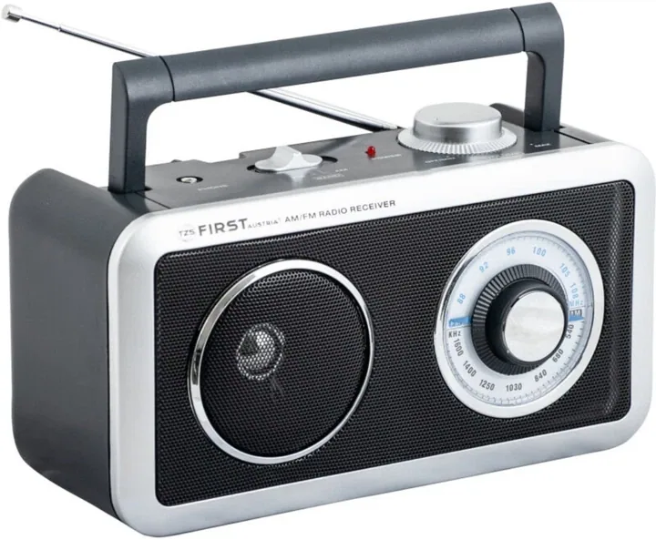 Зображення товару HIFI Міні-радіоприймач First (AM/FM, працює від мережі/батарейок) 3