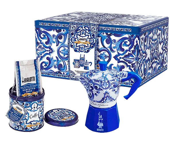 Набір Bialetti х D&G Blu Mediterraneo 3TZ + COFFE 0005414 Набір Bialetti х D&G Blu Mediterraneo 3TZ + COFFE 0005414 фото товару