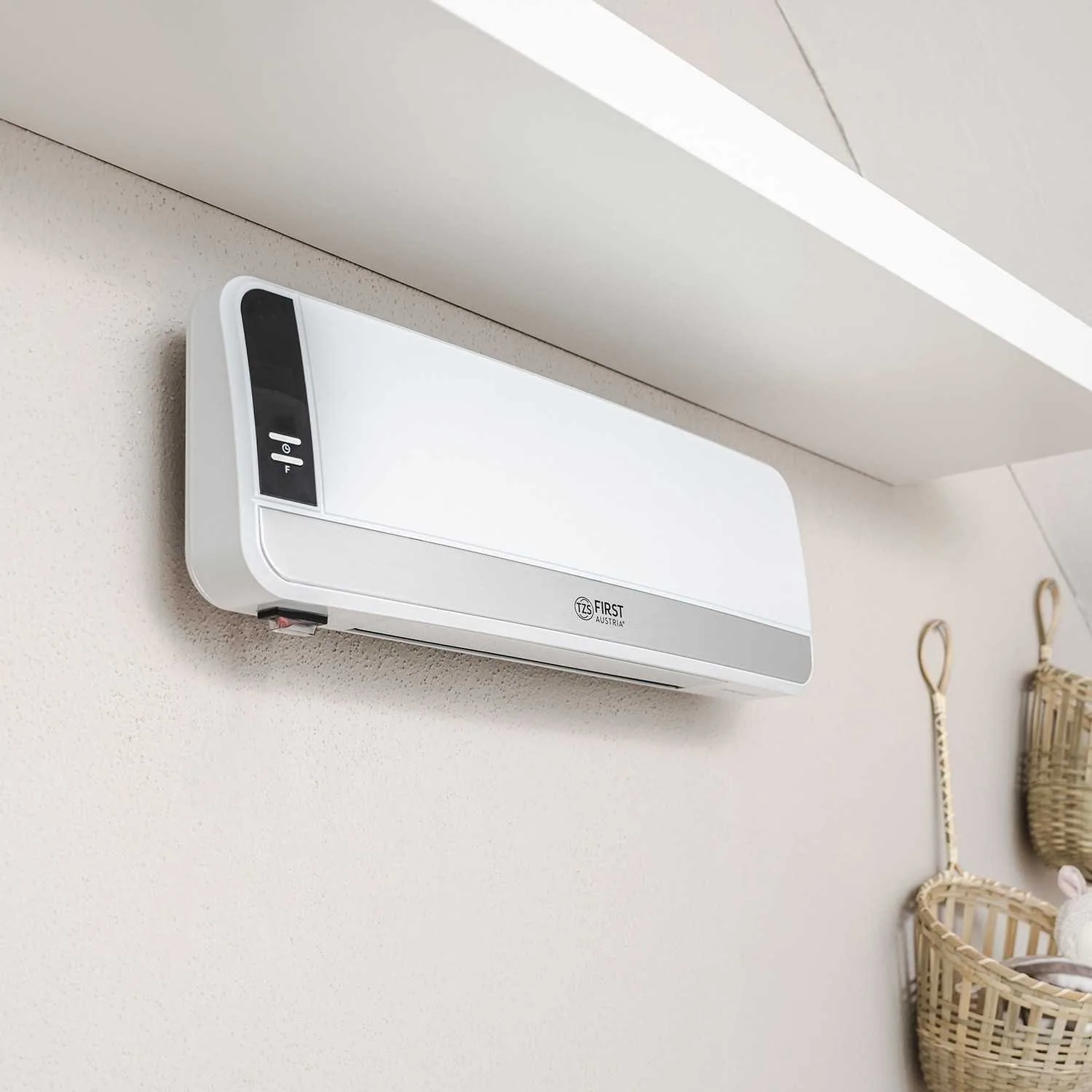 Зображення товару Тепловентилятор настінний First 2000вт.,настінний,2 реж.роб.,площа обігр.20м2,дисплей,таймер,пульт ДУ.1