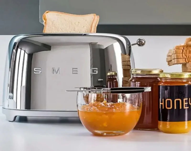 Зображення товару Тостер Smeg 950вт.,2 відділення,функції підігрів,розморожування,корпус нерж.сталь,піддон для крихт. TSF01SSEU2