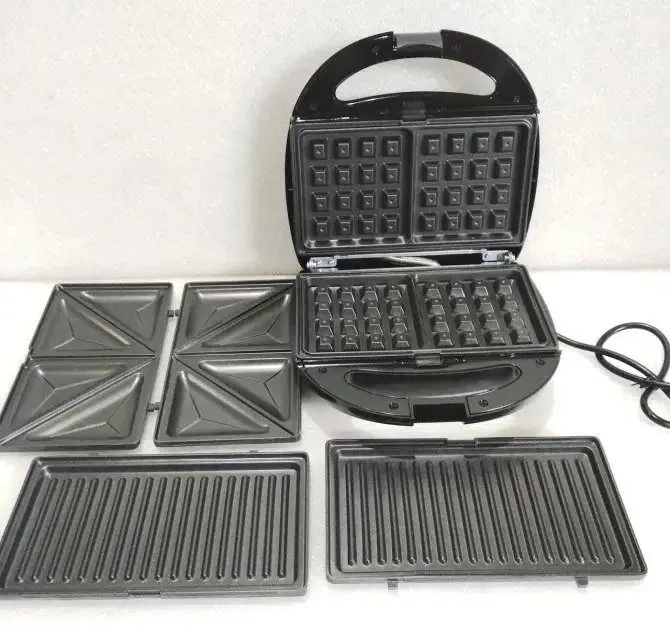 Зображення товару Сендвічниця Liberton 3в1 800вт.,антиприг.покр.,насадка гриль,сендвіч,белг.вафлі.,інд.роботи. LSM-80311