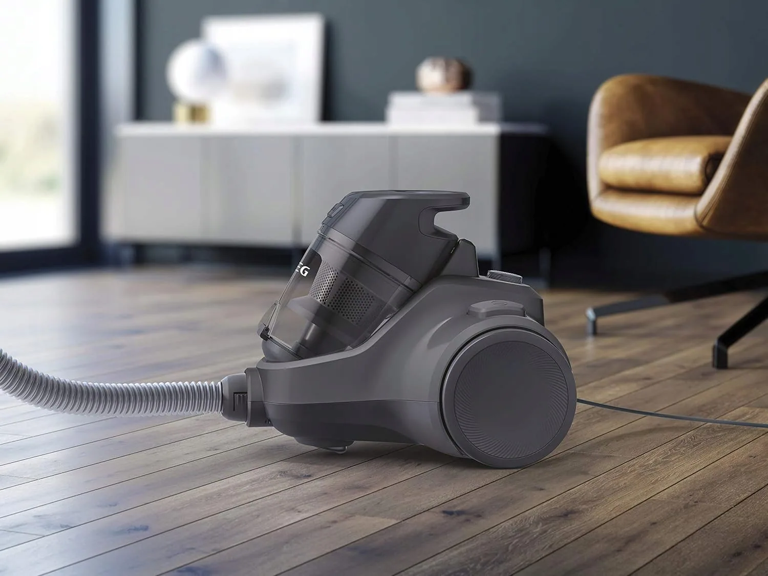 Зображення товару Пилосос з контейнером AEG LX5-2-4DB1